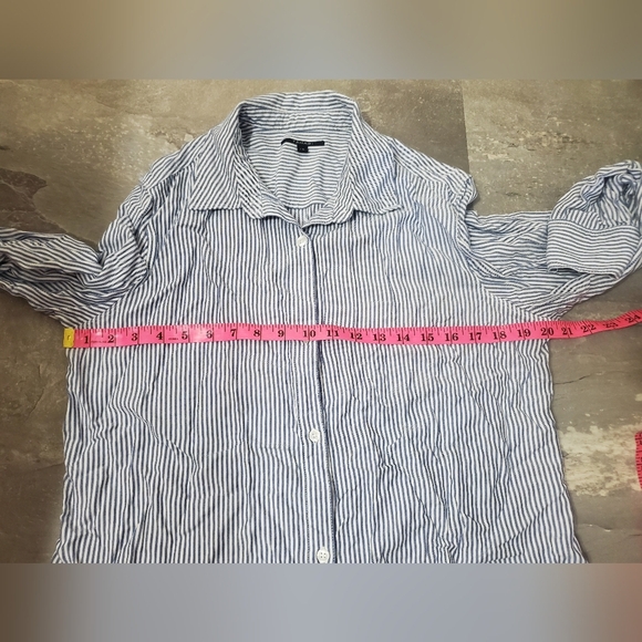 Tahari 100% Rayon Button Down Long Sleeves Shirt. Striped. White, Blue. Size L. - Picture 6 of 10